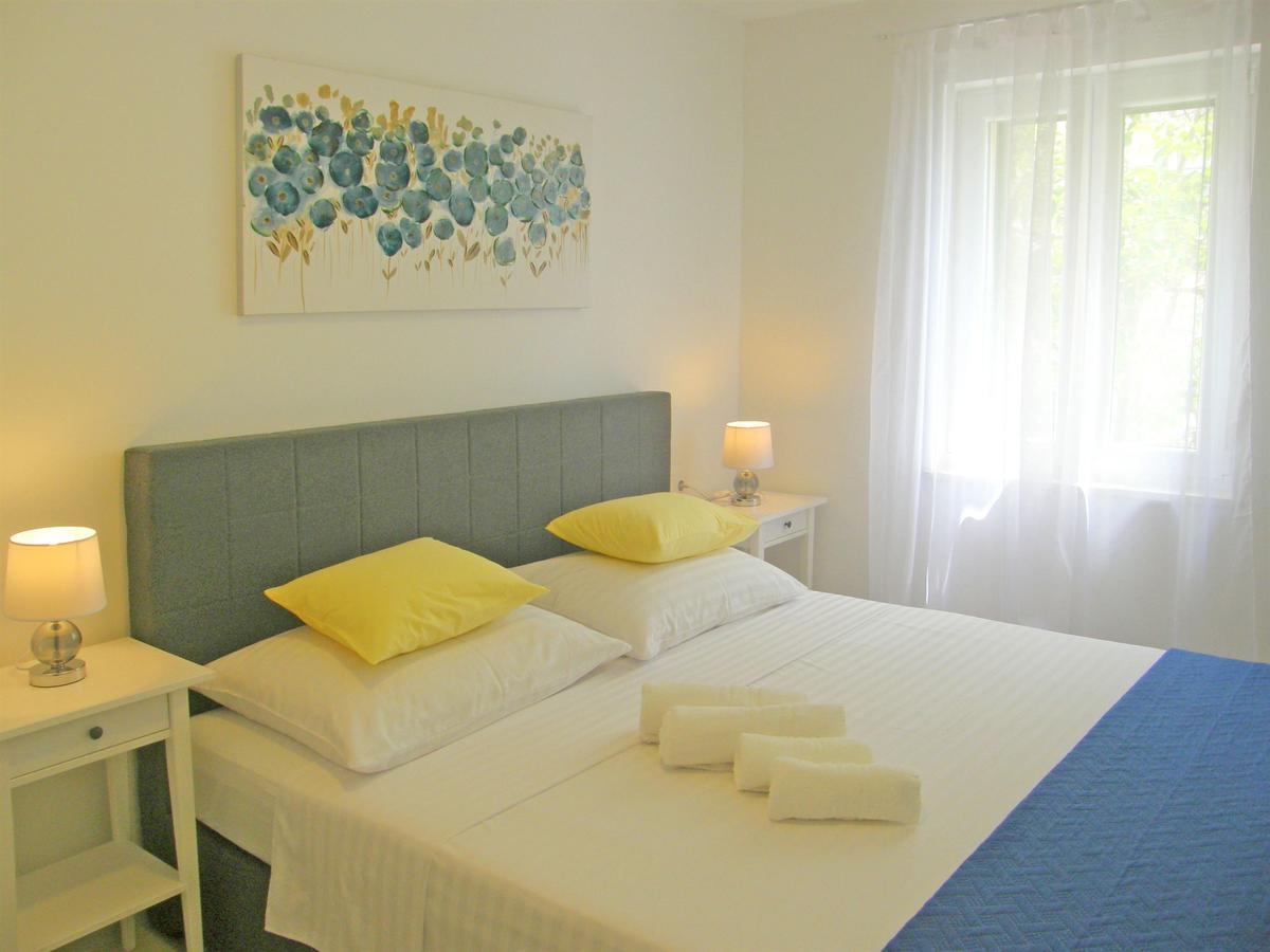 Apartments Mare Primosten Exterior photo