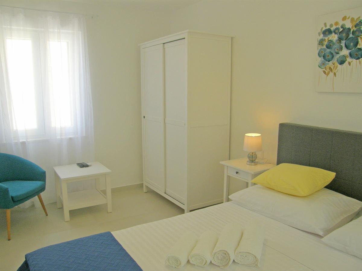 Apartments Mare Primosten Exterior photo