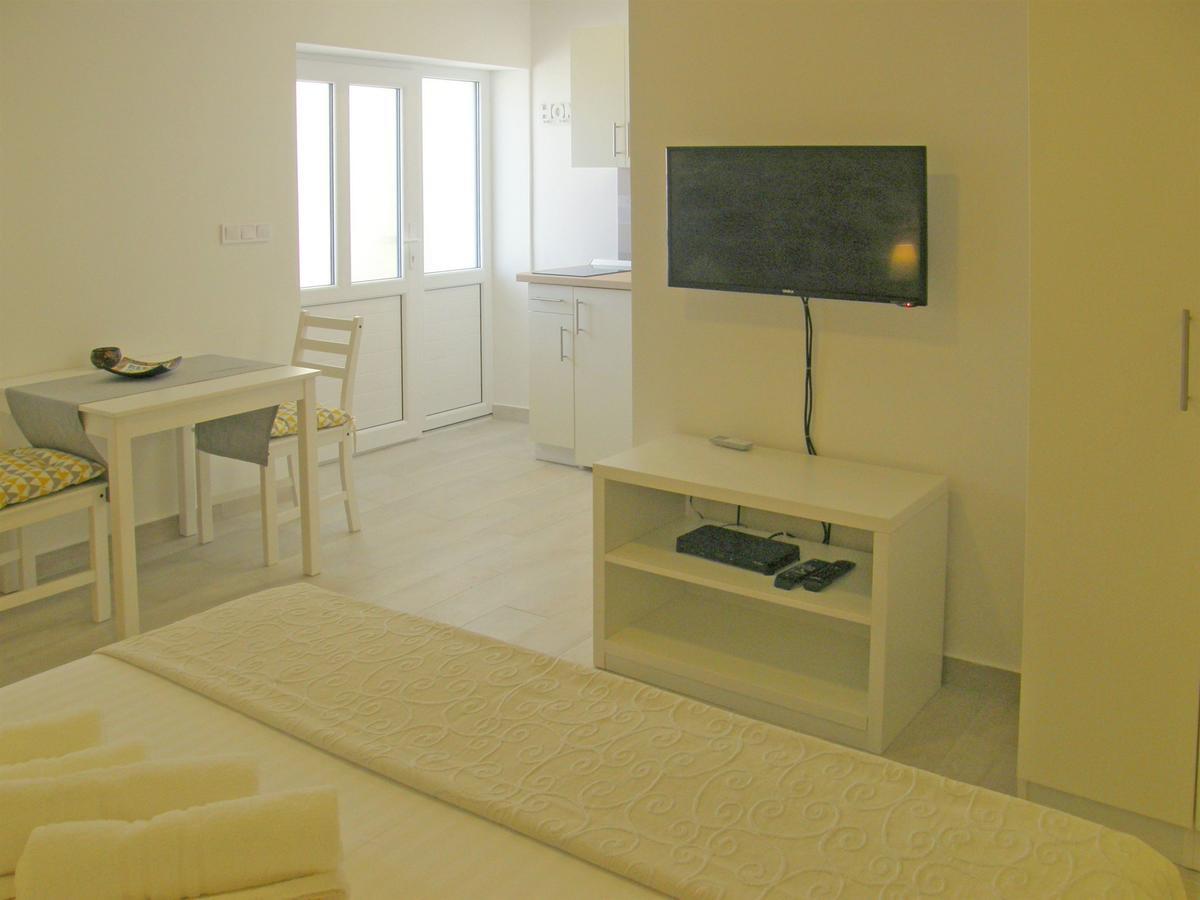 Apartments Mare Primosten Exterior photo